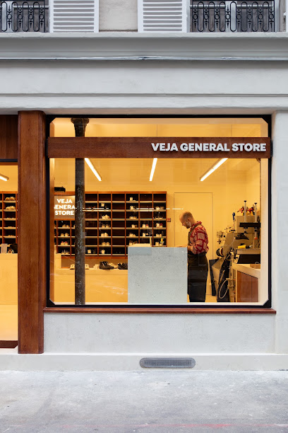 Veja General Store Cordonnier à Paris 10